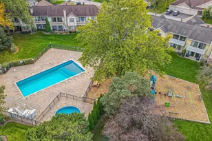 576 Greystone Ln, Wheeling, IL 60090 - Photo 28