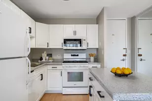 1960 N Lincoln Park West Ave, Chicago, IL 60614 - Photo 12