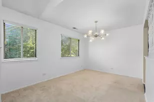 607 Eastview Ct, Schaumburg, IL 60194 - Photo 6