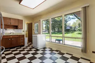 1680 Pierce Rd, Hoffman Estates, IL 60169 - Photo 8