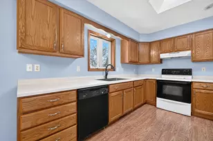 10210 Sharon Ln, Hebron, IL 60034 - Photo 12