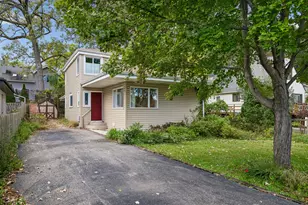 907 Jackson Ave, Wauconda, IL 60084 - Photo 1
