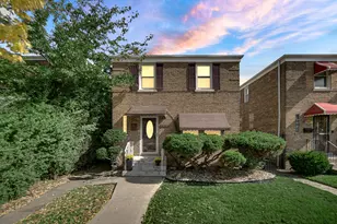 9831 S Prairie Ave, Chicago, IL 60628 - Photo 2