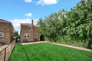 9831 S Prairie Ave, Chicago, IL 60628 - Photo 24