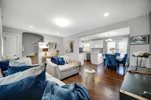 9831 S Prairie Ave, Chicago, IL 60628 - Photo 10