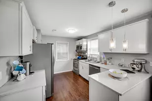 9831 S Prairie Ave, Chicago, IL 60628 - Photo 4