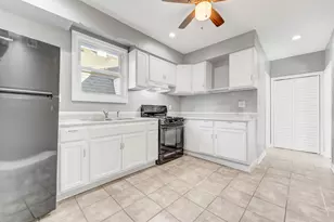 3724 N Drake Ave, Chicago, IL 60618 - Photo 8