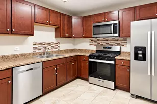 248 Waverly Dr, Elgin, IL 60120 - Photo 8