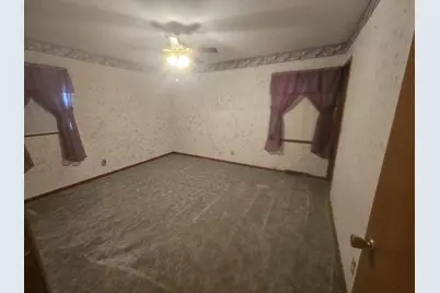 1211 E Indiana Avenue, Pontiac, IL 61764 - Photo 10