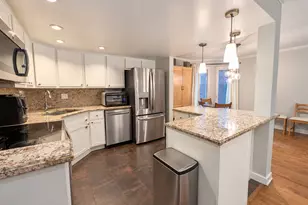415 W Grant Pl, Chicago, IL 60614 - Photo 4