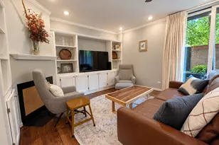 415 W Grant Pl, Chicago, IL 60614 - Photo 2