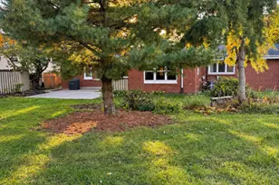 1724 Avenue F, Sterling, IL 61081 - Photo 6