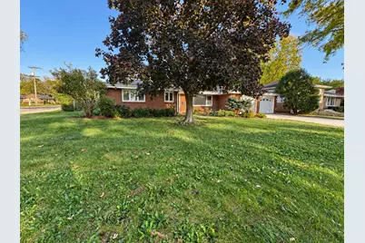 1724 Avenue F, Sterling, IL 61081 - Photo 2
