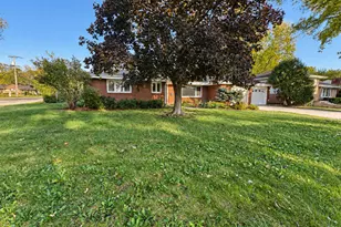 1724 Avenue F, Sterling, IL 61081 - Photo 2