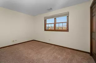 935 Sunrise Rd, Green Oaks, IL 60048 - Photo 18