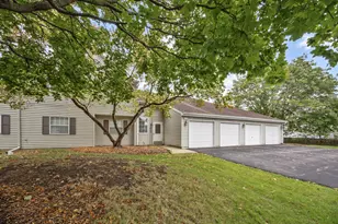 40 Victoria Ln, Streamwood, IL 60107 - Photo 1