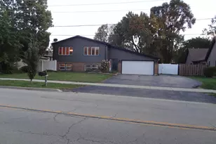 4193 Blackstone Ave, Gurnee, IL 60031 - Photo 2