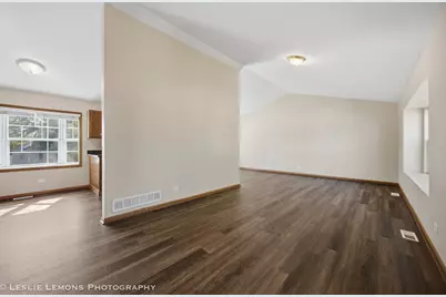 29 Magnolia Drive, Streamwood, IL 60107 - Photo 2