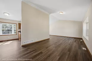 29 Magnolia Dr, Streamwood, IL 60107 - Photo 2