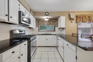 717 S Point Dr, Schaumburg, IL 60193 - Photo 26