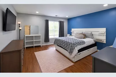 7 Hoover Court #B, Streamwood, IL 60107 - Photo 6