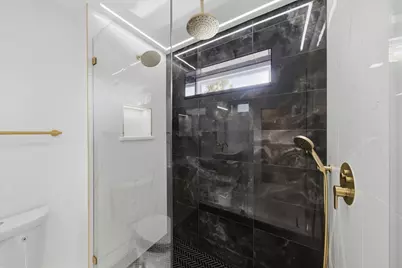 9356 S Oglesby Avenue, Chicago, IL 60617 - Photo 12