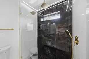 9356 S Oglesby Ave, Chicago, IL 60617 - Photo 12