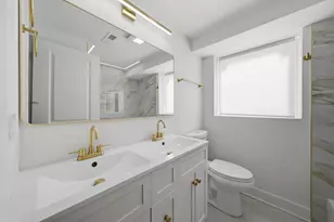 9356 S Oglesby Ave, Chicago, IL 60617 - Photo 14