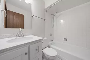 10S221 Suffield Dr, Downers Grove, IL 60516 - Photo 10