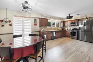 10050 WestManor Dr, Franklin Park, IL 60131 - Photo 6