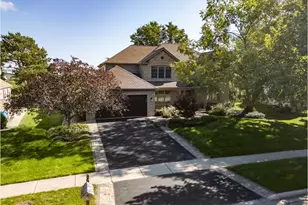 360 Ambria Dr, Mundelein, IL 60060 - Photo 1