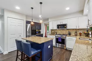 18106 W Hampshire Dr, Gurnee, IL 60031 - Photo 6