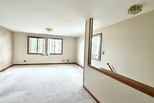 935 Shattuck Ln, Schaumburg, IL 60194 - Photo 4