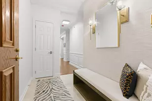 21 E Huron St, Chicago, IL 60611 - Photo 2