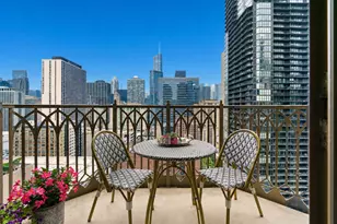 21 E Huron St, Chicago, IL 60611 - Photo 12