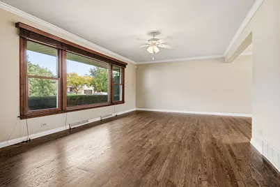 770 S Stuart Avenue, Elmhurst, IL 60126 - Photo 2