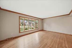 7802 Sawyer Rd, Darien, IL 60561 - Photo 4
