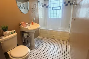 1940 E 72nd Pl, Chicago, IL 60649 - Photo 6