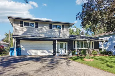 1302 E Greenwood Drive, Mount Prospect, IL 60056 - Photo 4