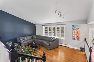 1302 E Greenwood Dr, Mount Prospect, IL 60056 - Photo 10