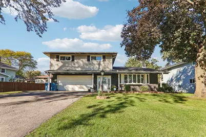 1302 E Greenwood Drive, Mount Prospect, IL 60056 - Photo 2