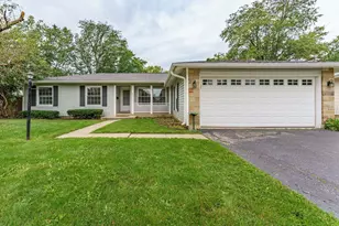 212 Wellington Ave, Elk Grove Village, IL 60007 - Photo 2
