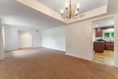 212 Wellington Avenue, Elk Grove Village, IL 60007 - Photo 4