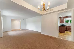 212 Wellington Ave, Elk Grove Village, IL 60007 - Photo 4