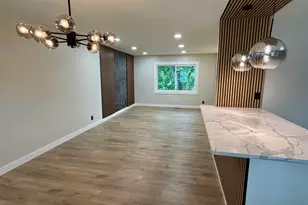 807 Hayward Ave, Streamwood, IL 60107 - Photo 2