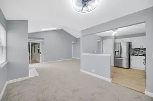 37 Ashburn Ct, Schaumburg, IL 60194 - Photo 4