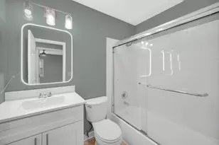 37 Ashburn Ct, Schaumburg, IL 60194 - Photo 10