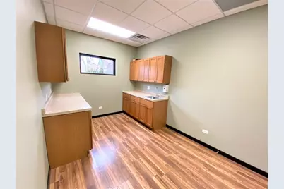 [Address not provided], Melrose Park, IL 60160 - Photo 12