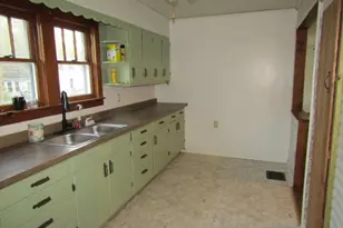 356 McLean St, Rosiclare, IL 62982 - Photo 10