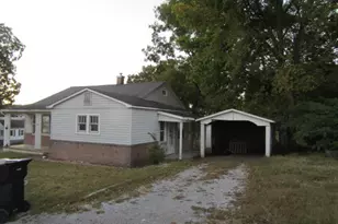 356 McLean St, Rosiclare, IL 62982 - Photo 6